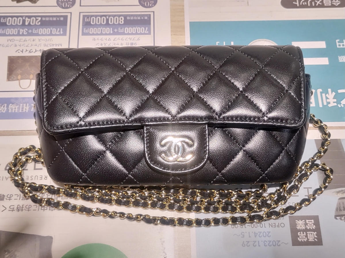 新宿店で、シャネルのマトラッセアイウェアケースを買取しました