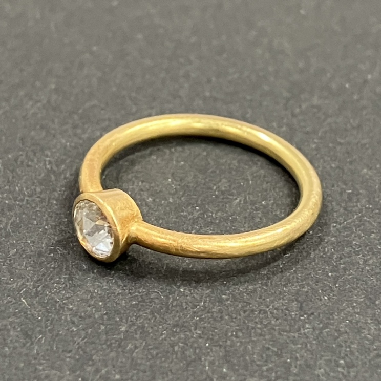 マルコムベッツを銀座で買取。750素材を使ったローズカット1P