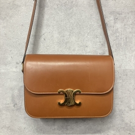 セリーヌのカーフレザー クラシックトリオンフ ショルダーバッグの買取実績です。