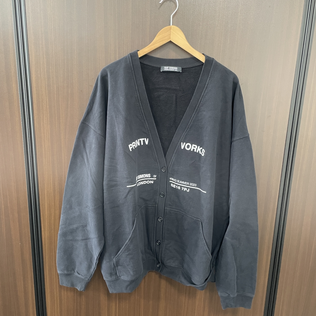 心斎橋店で、ラフシモンズの23SSのブラックのツアープリント