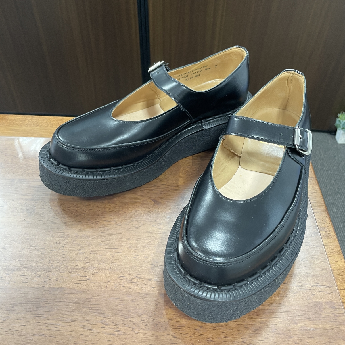 心斎橋店で、ジョージコックスのコムデギャルソンガール別注のメリー