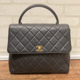 シャネルのブラック 4番台 キャビアスキン ココハンドル トップハンドルバッグの買取実績です。