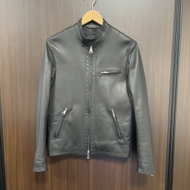 チンクアンタのブラック ラムレザー シングルライダースジャケット H-502-1001の買取実績です。
