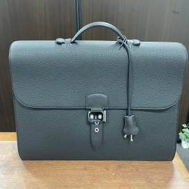 エルメスのX刻 ノワール トゴ サックアデペッシュ38 ブリーフケースの買取実績です。