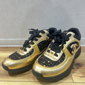 シャネルのブラック ゴールド レースアップスニーカー 34360の買取実績です。