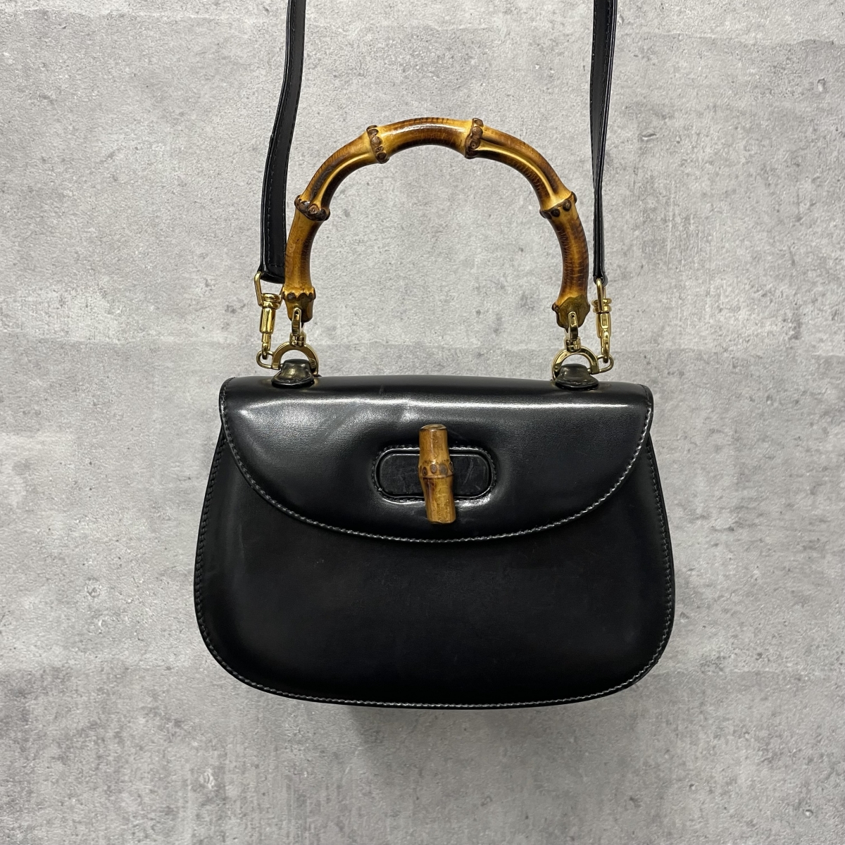 GUCCI グッチ バンブー レザー ハンドバッグ ターンロック ブラック 銀座本店で、グッチのバンブーシリーズのターンロック2wayショルダー