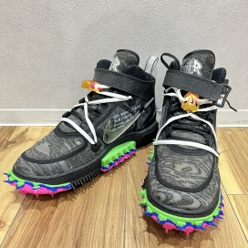 ナイキのオフホワイト ブラック エアフォース1ミッド DO6290-001の買取実績です。