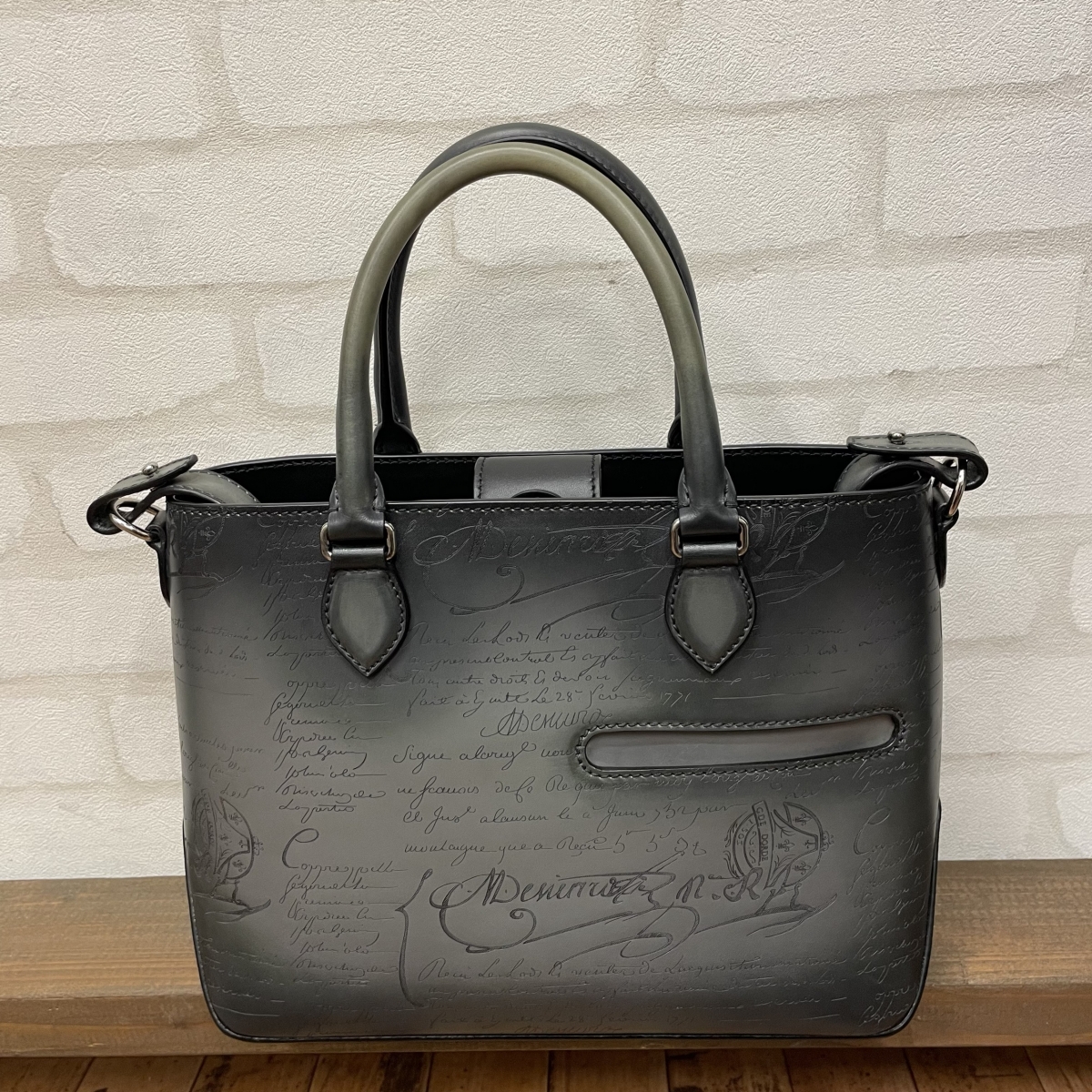 ベルルッティを銀座で買取。2022年製、エレファントグレーカラーのトゥ