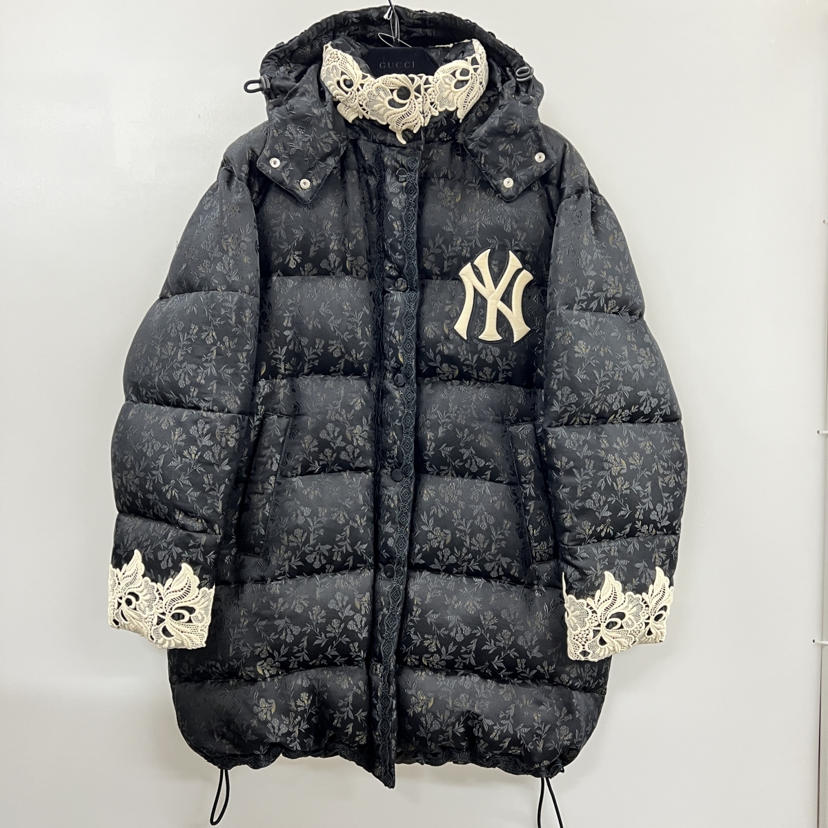 グッチを浜松で買取。ヤンキースコラボのレースダウンコート、543391を