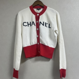 シャネルの19年 ホワイト レッド P61534K46819 コットンカーディガンの買取実績です。