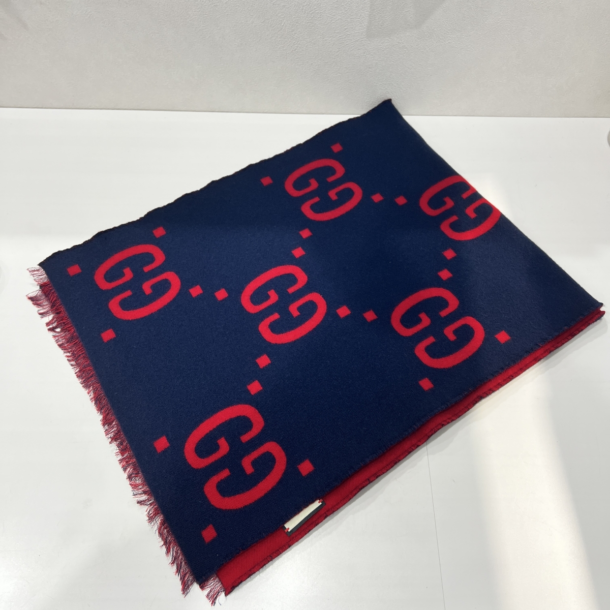 GUCCI　ジャンボGGロゴマフラー 　ジャガード　リバーシブル 浜松入野店でグッチのウール素材でGGジャガード柄のマフラー、495592を