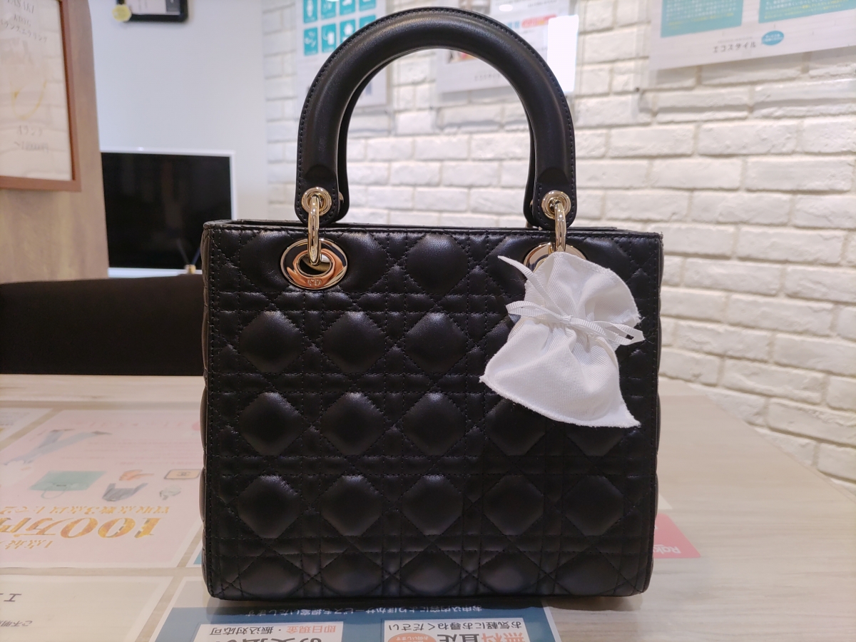 新宿でディオールを買取。レディディオールミディアムバッグ、M05650を
