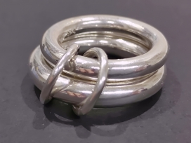 スピネリキルコリンのATTICUS SILVER シルバー925 2連リングの買取実績です。