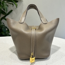エルメス Z刻印 エトゥープ トリヨンクレマンス ゴールド金具 ピコタンロックPM 買取実績です。