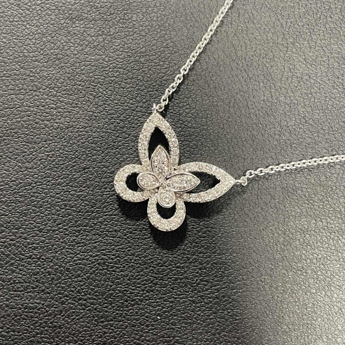 グラフを心斎橋で買取。750WG素材のバタフライシルエットミニの