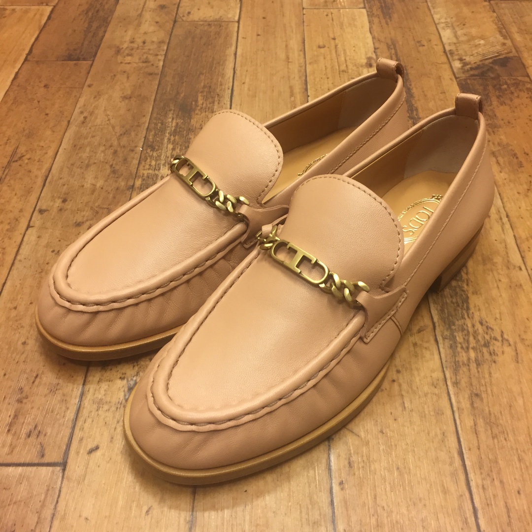 トッズを銀座で買取。Tチェーンデザインのモカシンローファー