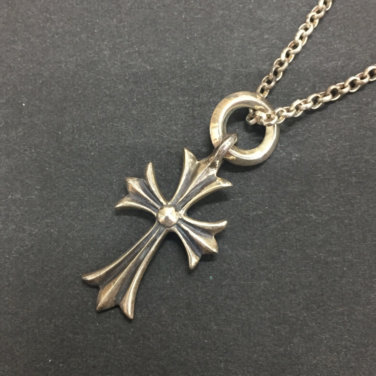 銀座でクロムハーツを買取。SV925製のタイニーCHクロスチャーム/ロール