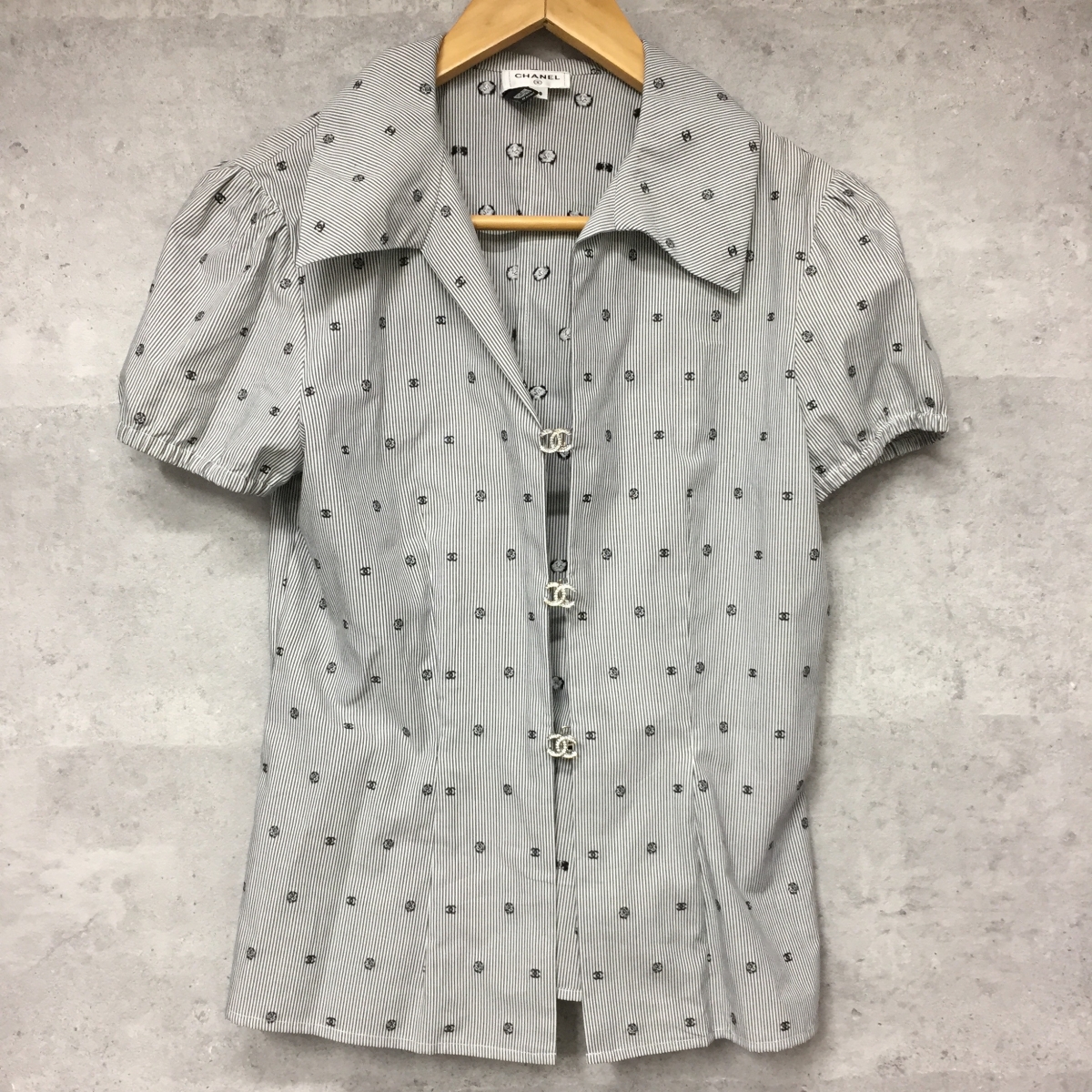 シャネル 【美品/国内正規】24P P76758V63866 ビジューココマークフック ストライプ ブラウス/ 38 CHANEL - シャネル 【美品/国内正規】24P P76758V63866 ビジューココ