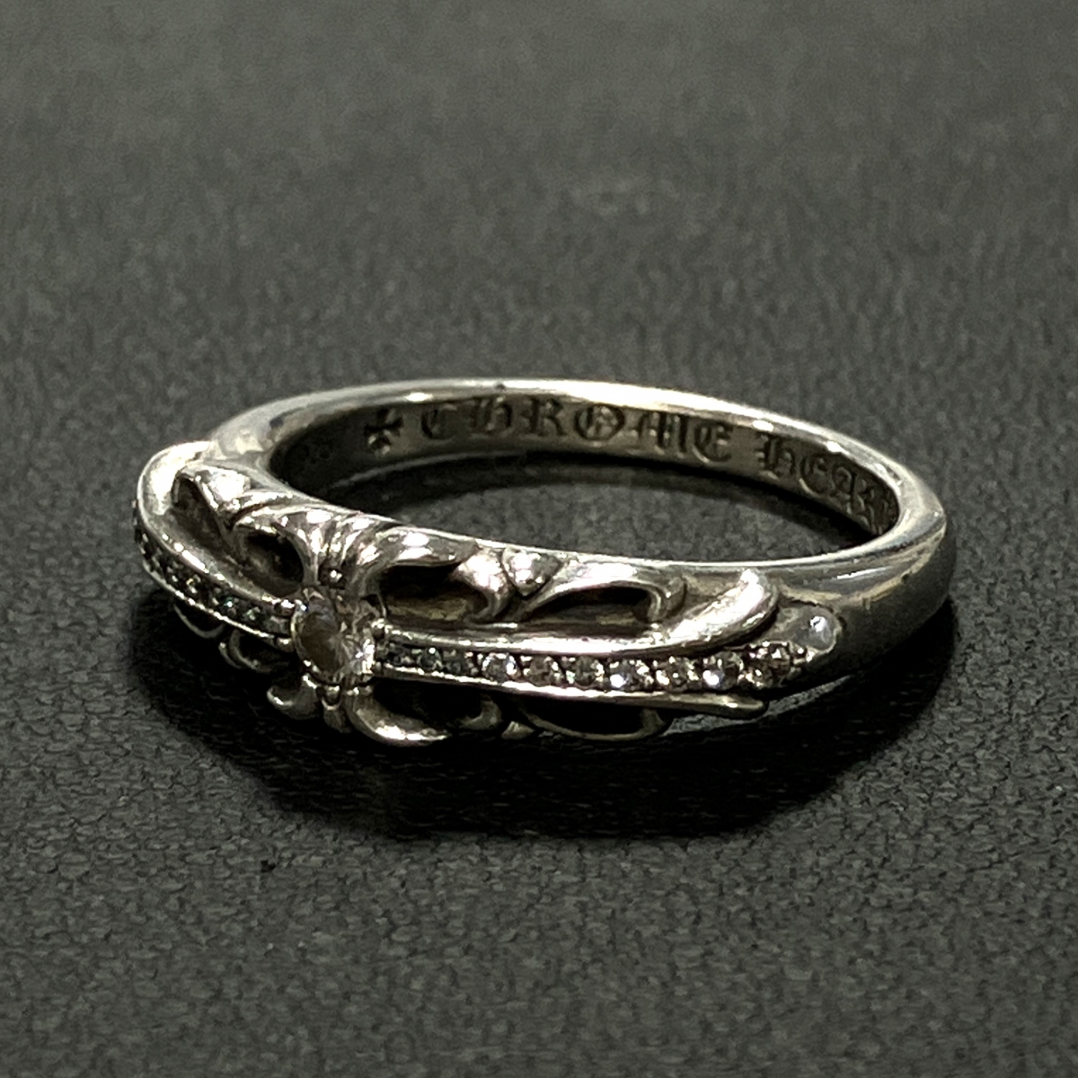 クロムハーツを心斎橋で買取。925素材のパヴェダイヤ付きフローラル