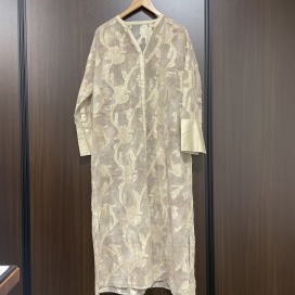 エボニーのベージュ系　アイリスカットジャガードロングシャツ ワンピースの買取実績です。