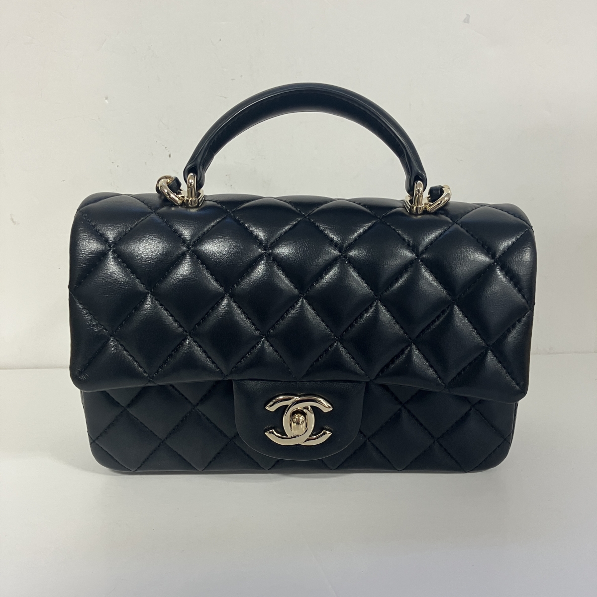 chanel-chanel-bag-j8p3.jpg