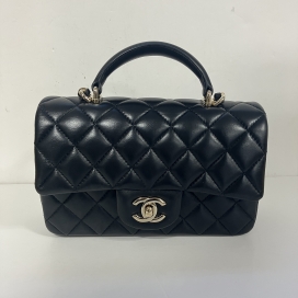 シャネルのブラック ラムスキン トップハンドルミニ マトラッセ チェーンショルダーバッグの買取実績です。