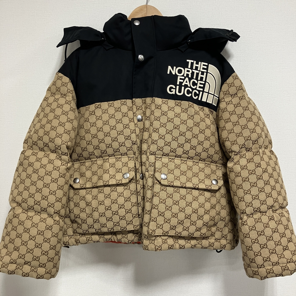 心斎橋でグッチ買取。ノースフェイスコラボのGG柄のショートダウン