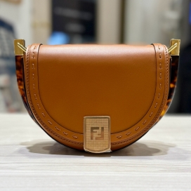 フェンディのブラウン 8BT346 ムーンライト ショルダーバッグの買取実績です。