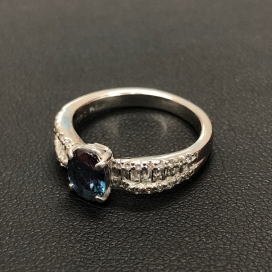 アレキサンドライトのPt900素材 アレキサンドライト1.028ct ダイヤモンド0.43ct リングの買取実績です。