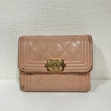 シャネル 29番台 ピンク キャビアスキン ボーイシャネル 三つ折り コンパクトウォレット 買取実績です。