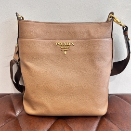 プラダの1BE066 レザーショルダーバッグの買取実績です。