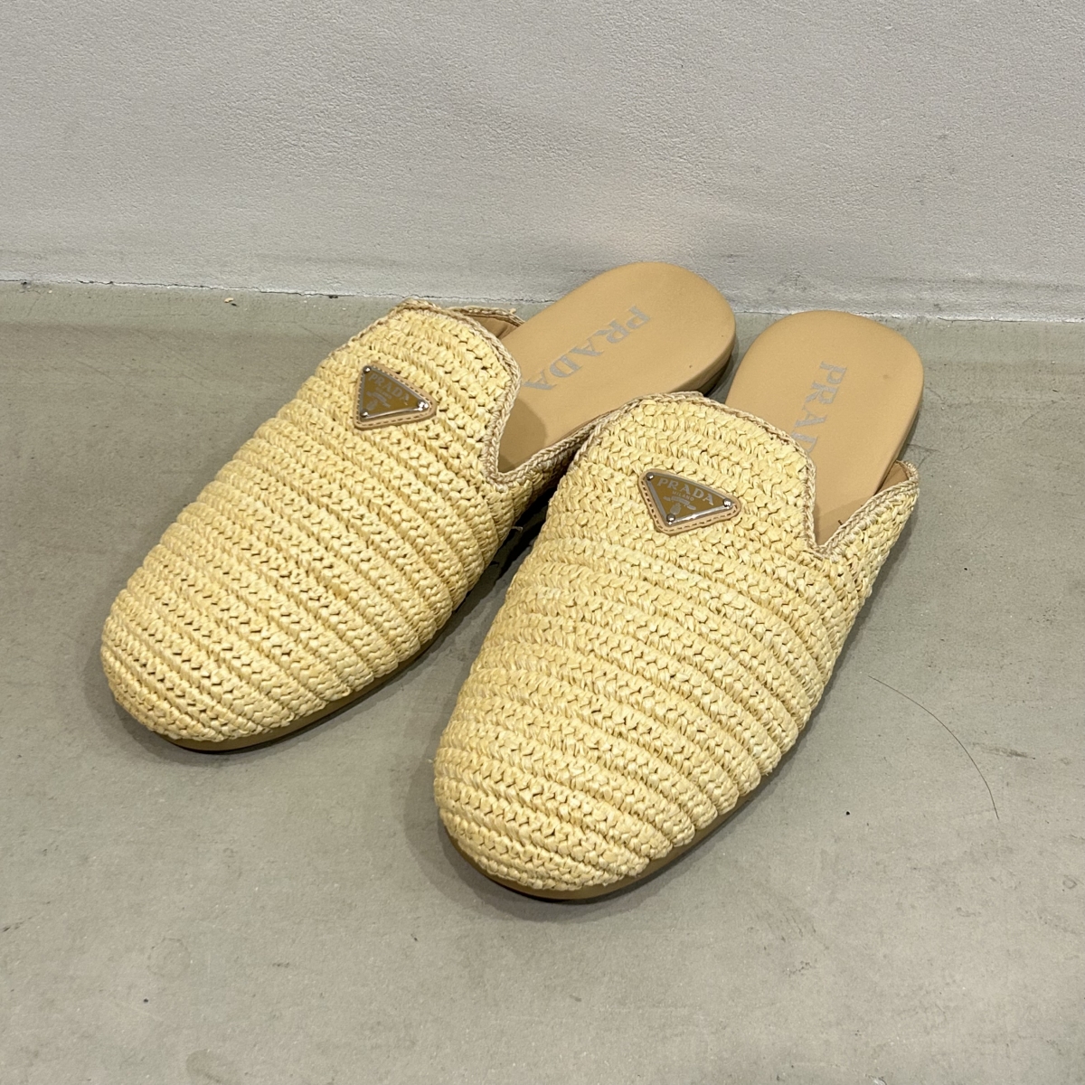 お値下げ致しました。プラダ　ミュール プラダを自由が丘で買取。クロシェ編みのミュールサンダルを買取ました