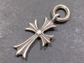 クロムハーツの シルバー925 タイニーCHクロス ペンダントトップの買取実績です。