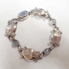 ジョージジェンセンのムーンライト ブロッサム ムーンストーン ブレスレットの買取実績です。
