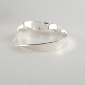 ジョージジェンセンのSV925 206 メビウス バングルの買取実績です。