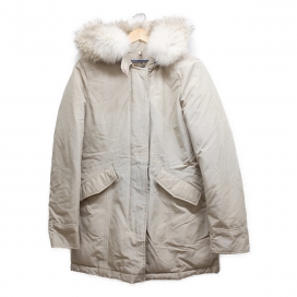 ウールリッチのベージュ アークティックパーカーの買取実績です。