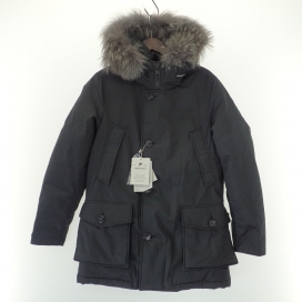 ウールリッチの正規 ブラック WOOU0383 ×ビームスF RCTIC PARKA HC BS ダウジャケットの買取実績です。
