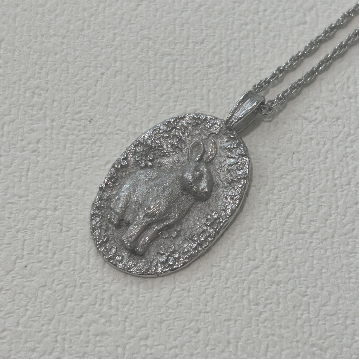 岩倉康二　ウサギ彫刻 干支　シルバー ネックレス 1999年 岩倉康二 ウサギ彫刻 干支 シルバー ネックレス 1999年 岩倉康二