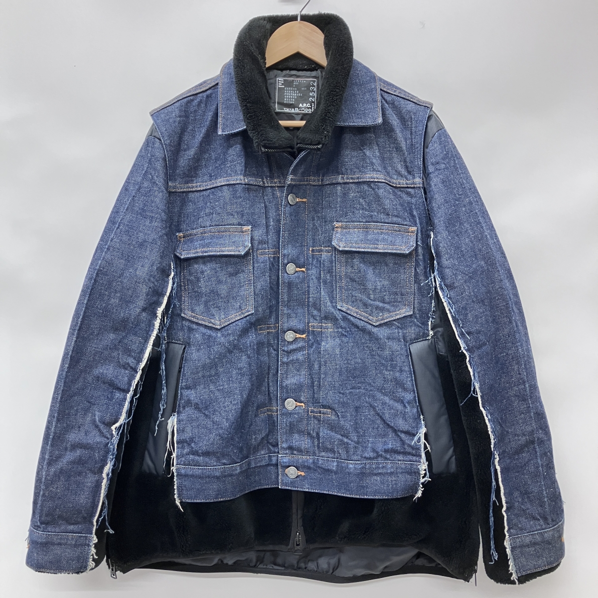 サカイを浜松入野で買取。A.P.Cコラボの FAUX SHEARING PUFFER JACKET 