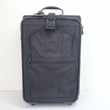 トゥミ 2243D4 黒 ALPHA2 WHEELED CARRY ON LUGGAGE キャリーバッグ 買取実績です。