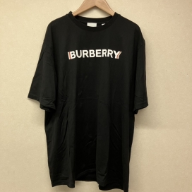 バーバリーのブラック フロントロゴ 半袖Tシャツ 8053010の買取実績です。
