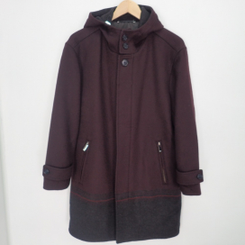 ヒューゴボスの正規 ボルドー TAILRED ウール100% フーディコートの買取実績です。