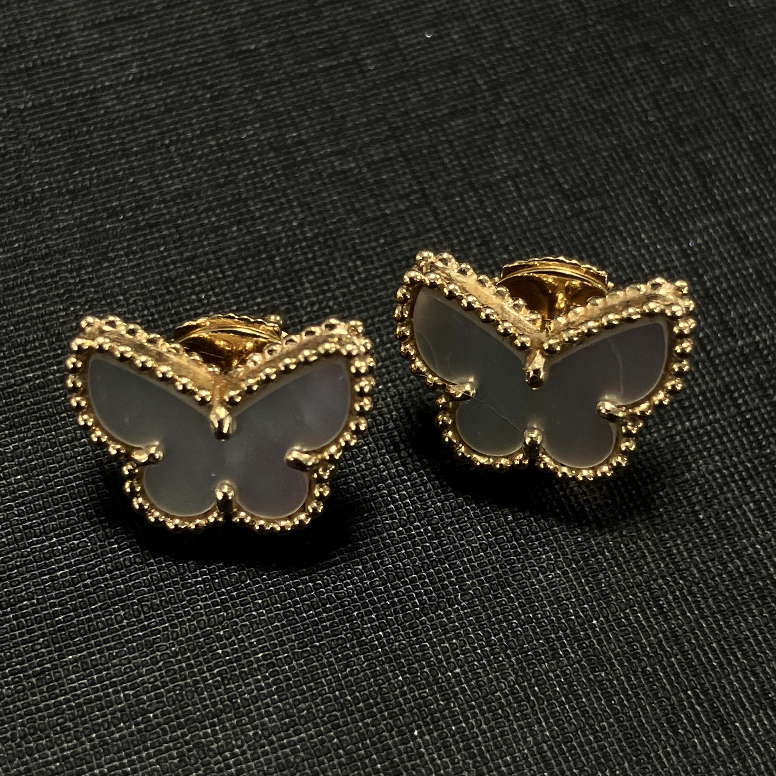 ヴァンクリーフ&アーペルの750 マザーオブパール スウィートアルハンブラ パピヨン ピアス VCARN5JM00の買取実績です。