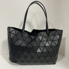 バオバオイッセイミヤケ ブラック トートバッグ BATEAU MATTE 買取実績です。