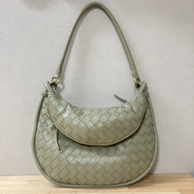 ボッテガ・ヴェネタのジェメッリ ミディアム イントレチャート ショルダーバッグの買取実績です。