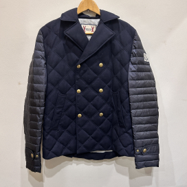 モンクレールのガムブルー GAMME BLEU アームナイロン切替 ウール ダウンジャケットの買取実績です。
