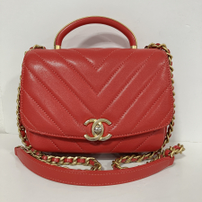 シャネル 29番台 レッド シェブロン Vステッチ チェーンショルダーバッグ 買取実績です。