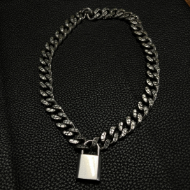 セリーヌのシルバー セーズ パドロック ネックレスの買取実績です。