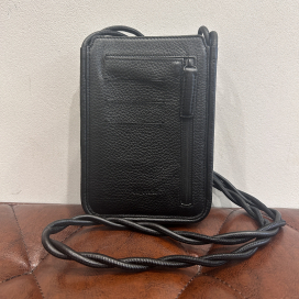 オブジェクツアイオーのブラック ウォレットバッグの買取実績です。