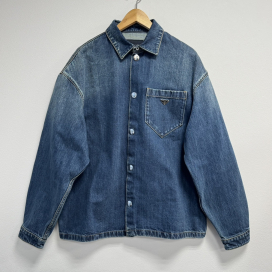 プラダの23年 トライアングルロゴ GEC066 14EF デニムシャツの買取実績です。